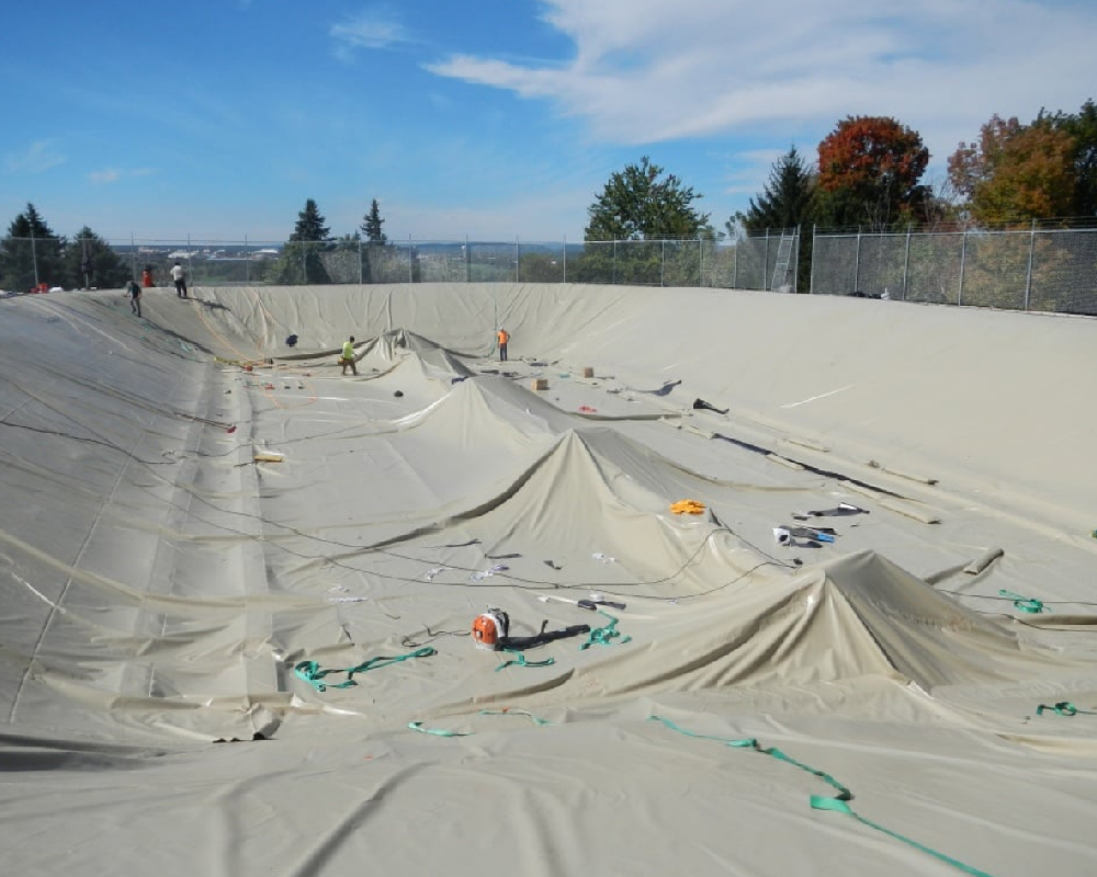 宾夕法尼亚州立学院-戴尔街饮用水衬垫和浮动盖